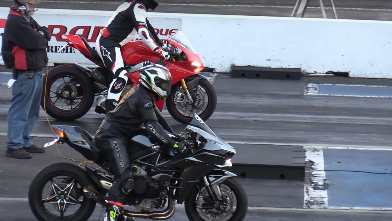 Kawasaki Ninja H2 vs Ducati Panigale V4S